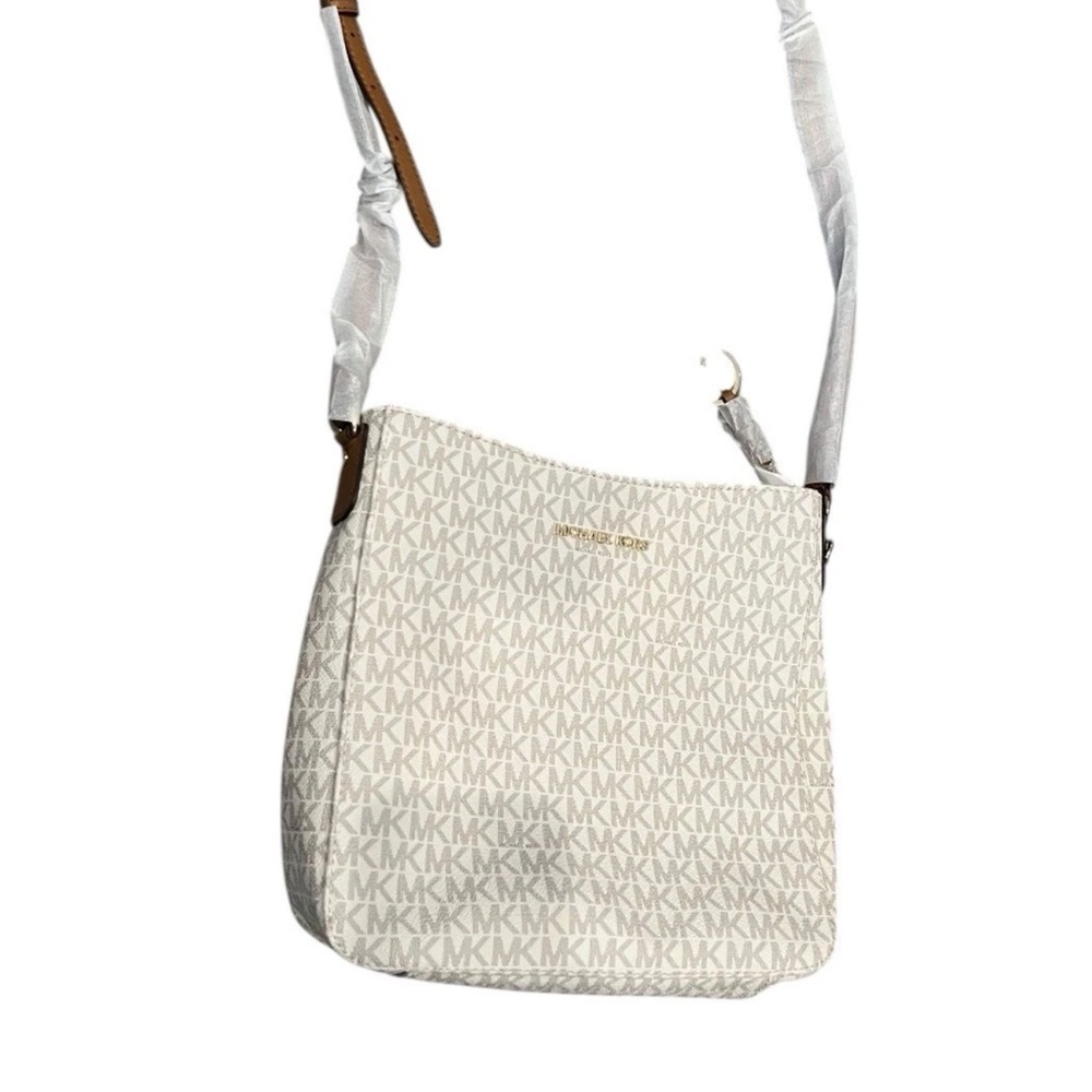 Michael Kors Jet Set Travel Large Messenger Bag in Vanilla